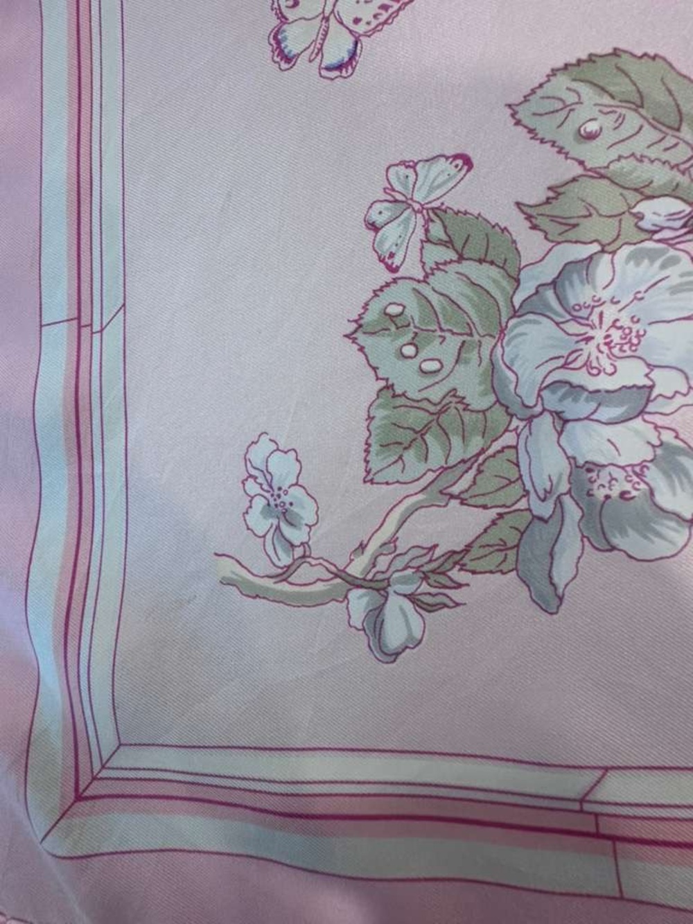 Hermes Silk Scarf Carré 90 Pink Floral Hand Rolled Made in France - Picture 10 of 11
